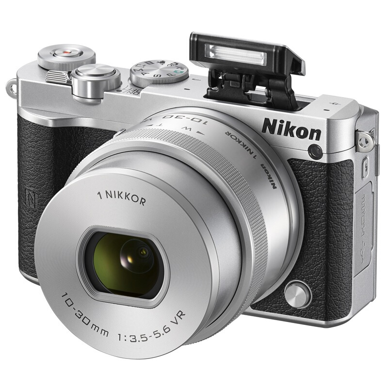 尼康（Nikon） J5 微单相机（J5+1 10-30mm f/3.5-5.6 PD镜头套机银色）_http://www.szkoa.com/img/sp/307/d5e2e374-dd47-4cc7-bcce-c5ebb050b9c4.jpg